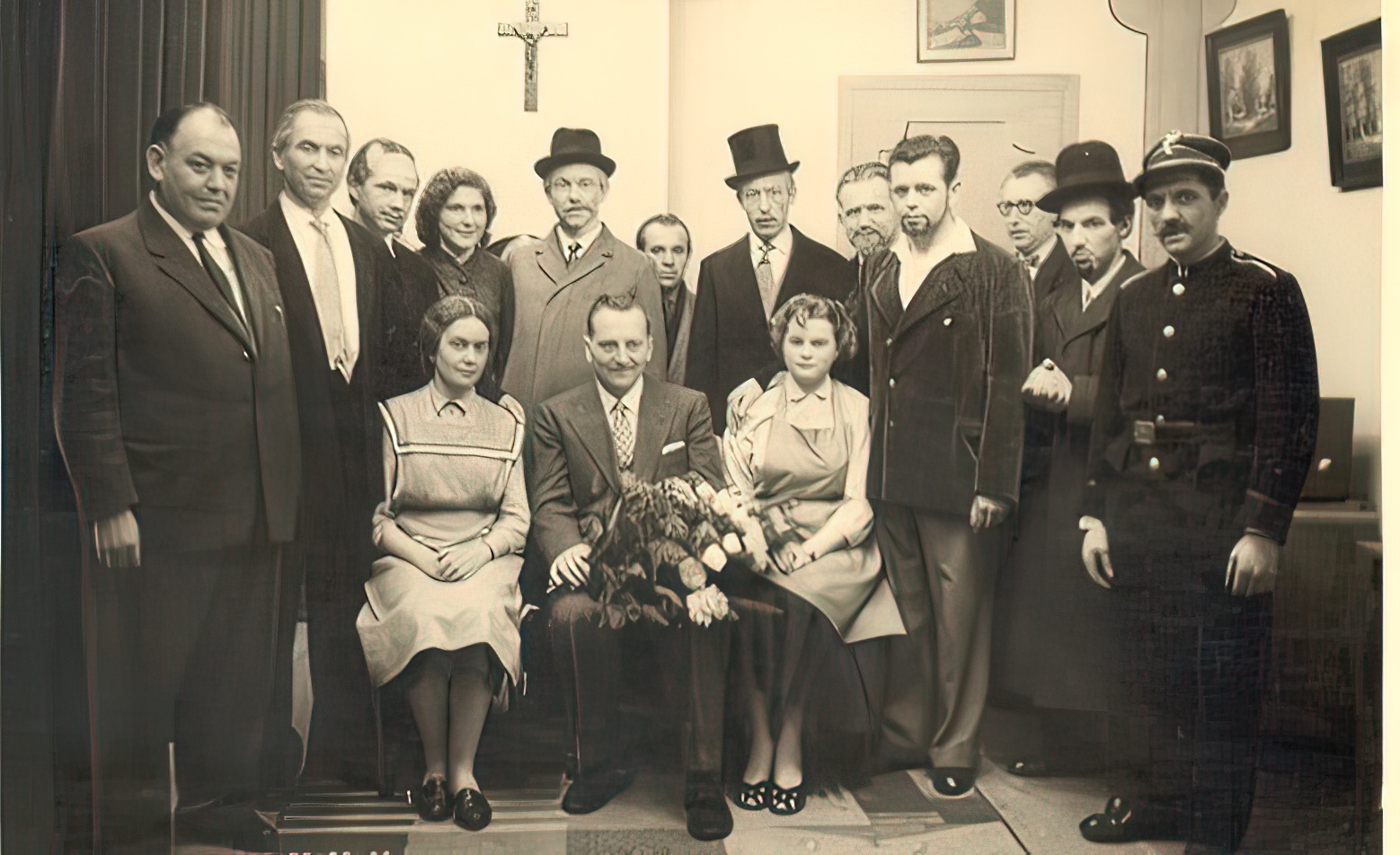 1956 Een kunstenaarsdorp groep.jpg